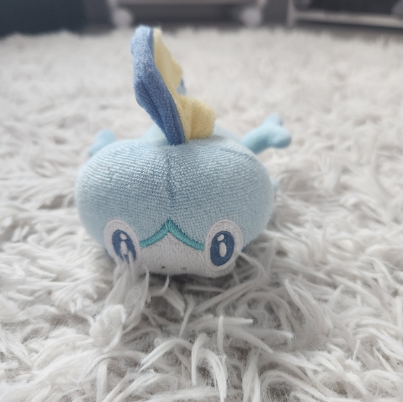 Sobble Pokémon Comfy Cuddlers Plush - Picture 3 of 3